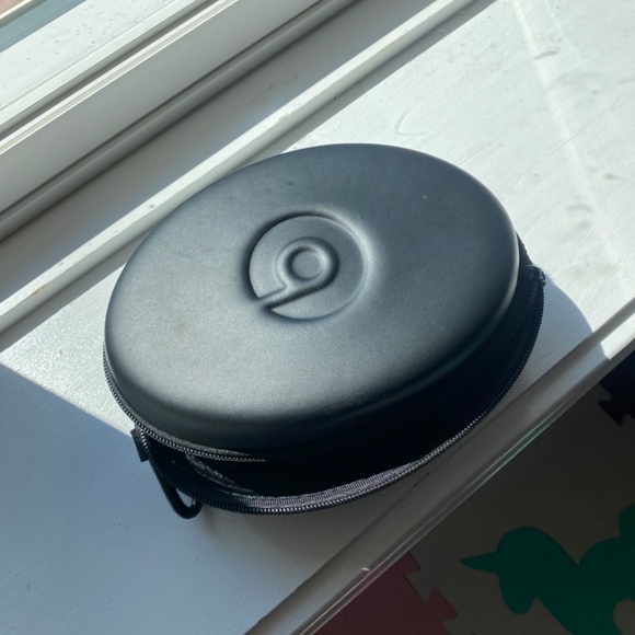 Beats by Dre clip on zipper Rio gif foam black headphones case - Picture 5 of 5